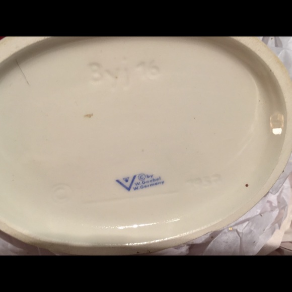 CHILD AT PRAY HUMMEL BY GOEBEL MADE IN WEST GERMANY. - Picture 5 of 7